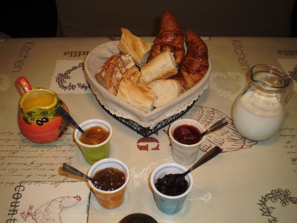 Les Roziers - Roulotte Bed & Breakfast Bagnac Bagian luar foto