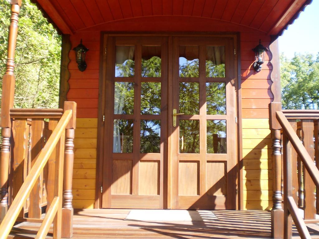 Les Roziers - Roulotte Bed & Breakfast Bagnac Ruang foto