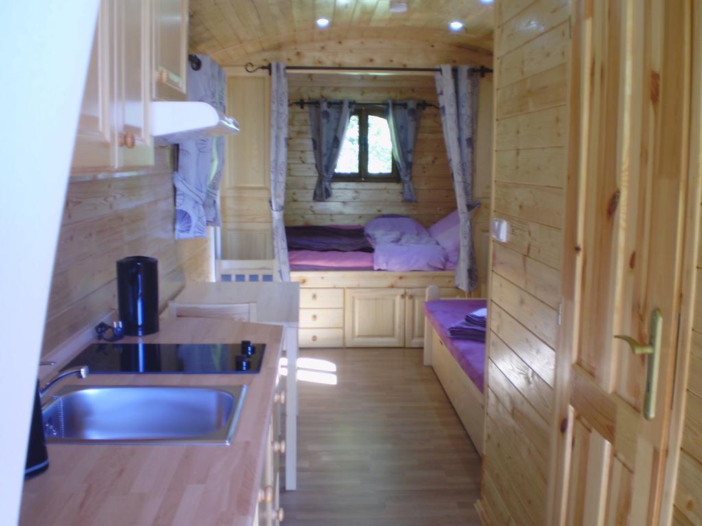 Les Roziers - Roulotte Bed & Breakfast Bagnac Ruang foto